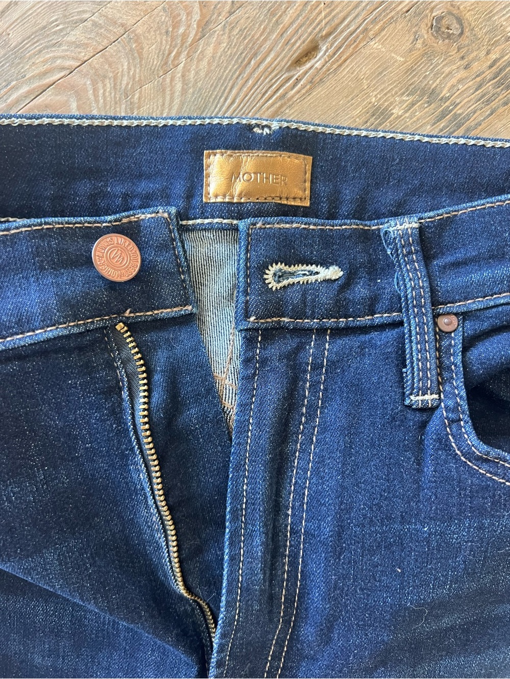 NWOT MOTHER Indigo Blue Denim Jeans with Leather Logo Patch 26